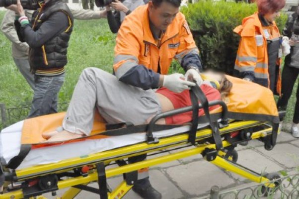 O femeie din cartierul CET, la 112: 'Alo, mi-am tăiat venele'